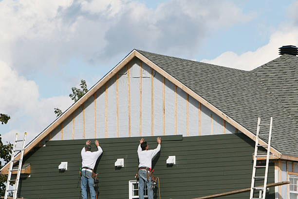 Professional Siding Replacement technician working in Temperanceville, VA